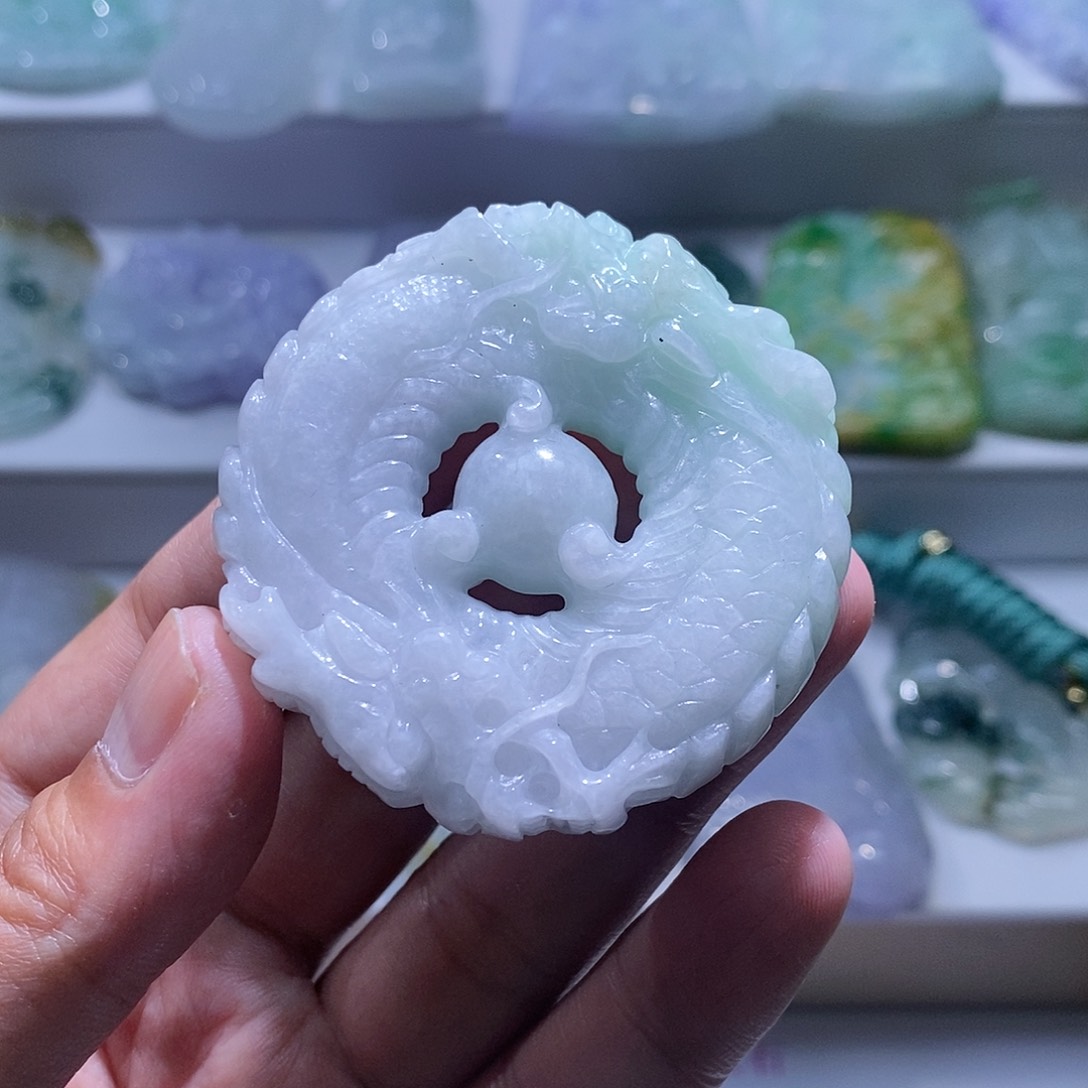 【闪购商品】翡翠颈饰未镶嵌龙
