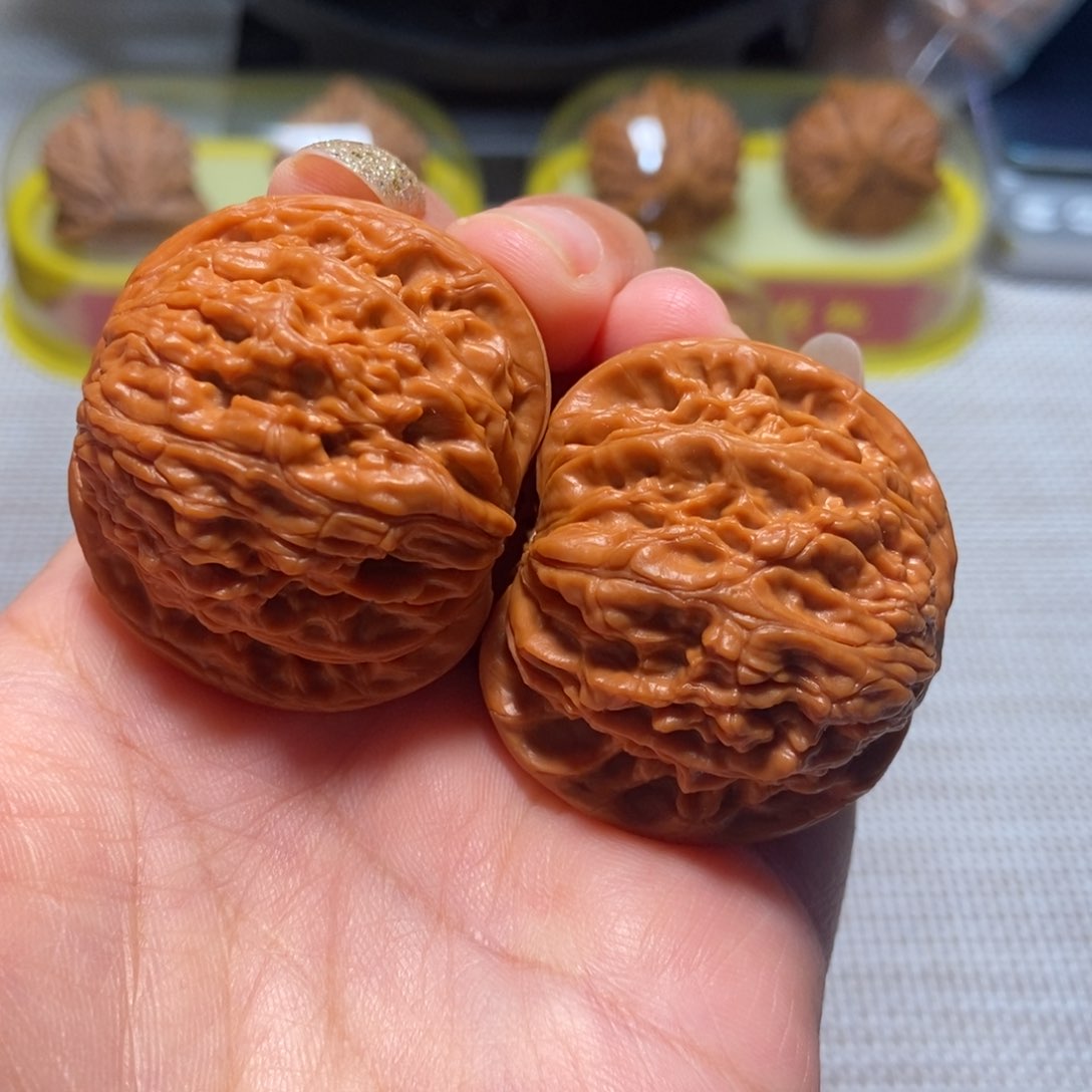 文玩核桃磨盘全品39。     