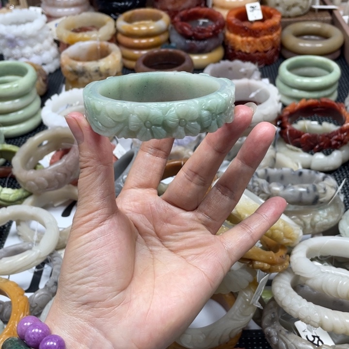 石英质玉手镯未镶嵌