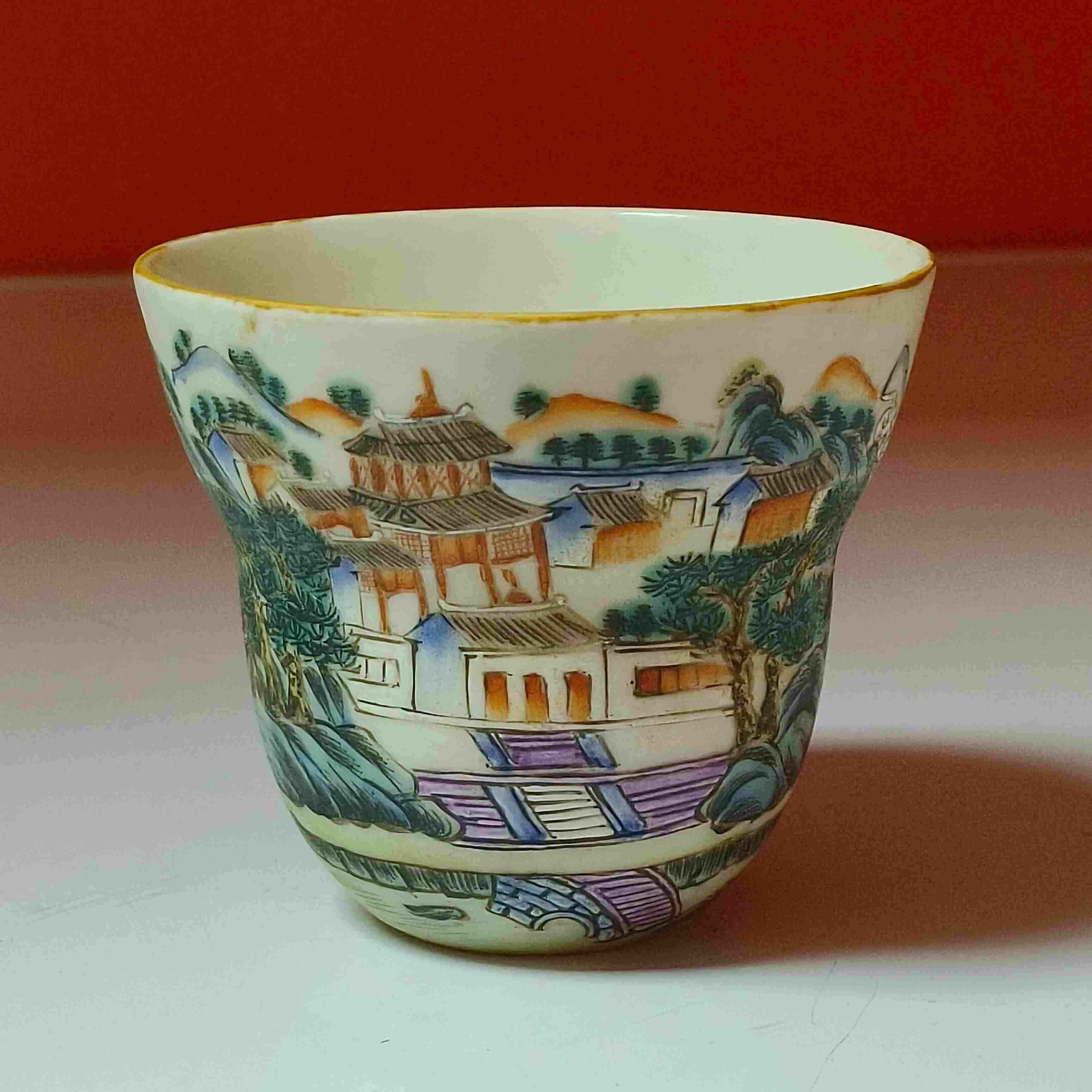 3664清晚期 粉彩房屋葫芦主人杯