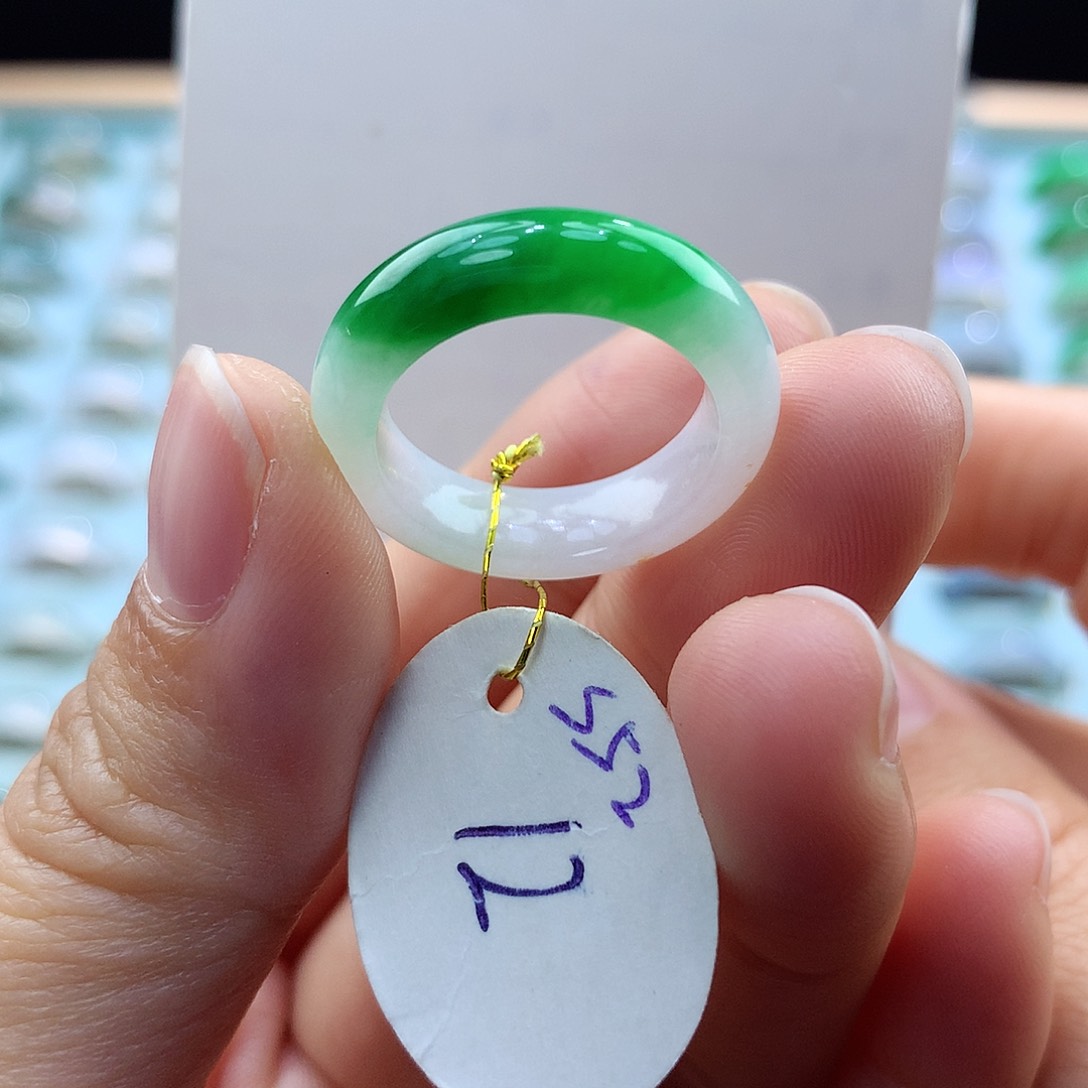 翡翠戒指未镶嵌12圈