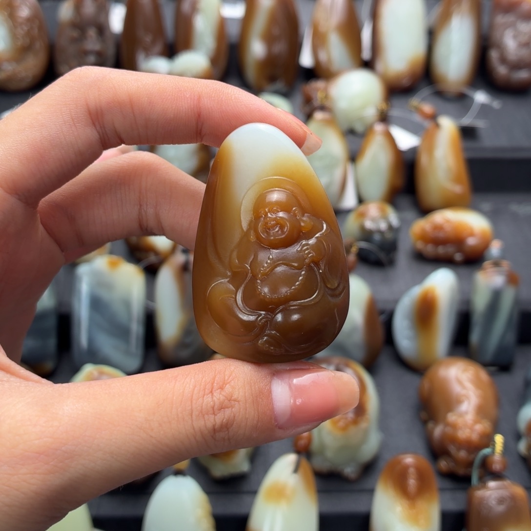 S***a和田玉未镶嵌颈饰