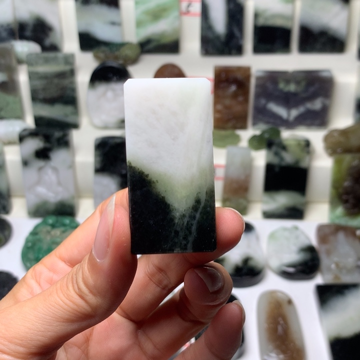 独山玉未镶嵌颈饰