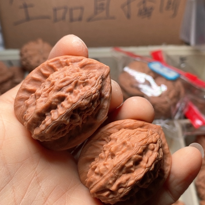 文玩核桃吊坠大红袍