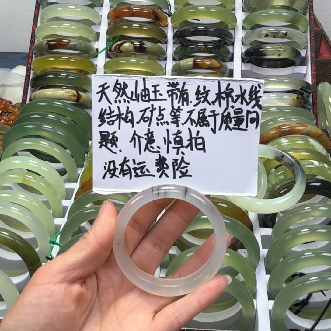 蛇纹石玉手镯未镶嵌杨*妹