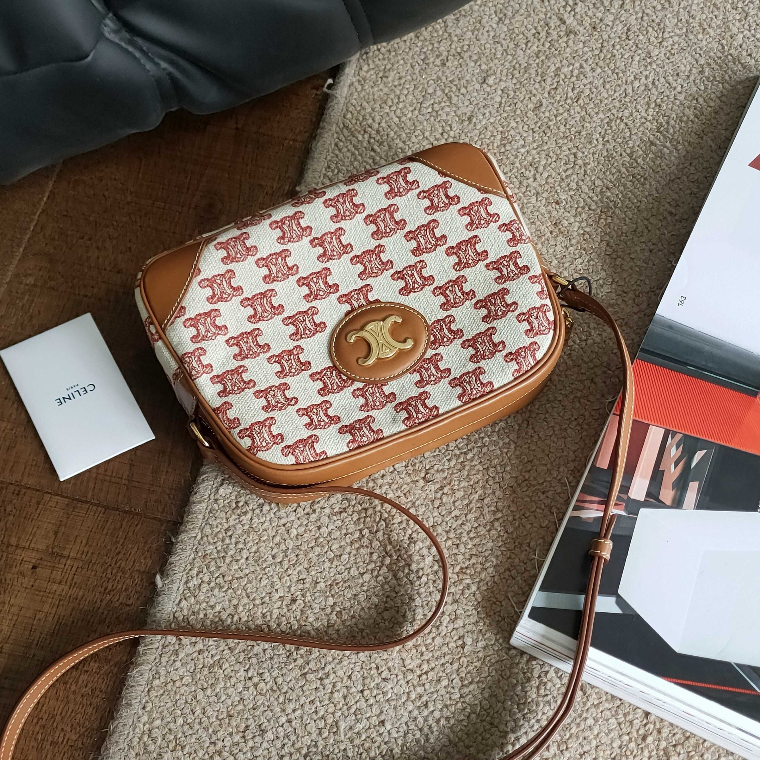 99新 Celine/思琳 Azul-红色凯旋门老花布面拼皮斜挎相机包39324