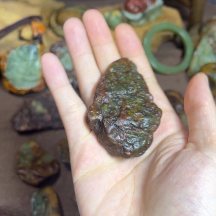 未镶嵌岫岩河磨玉（透闪石质玉）挂件