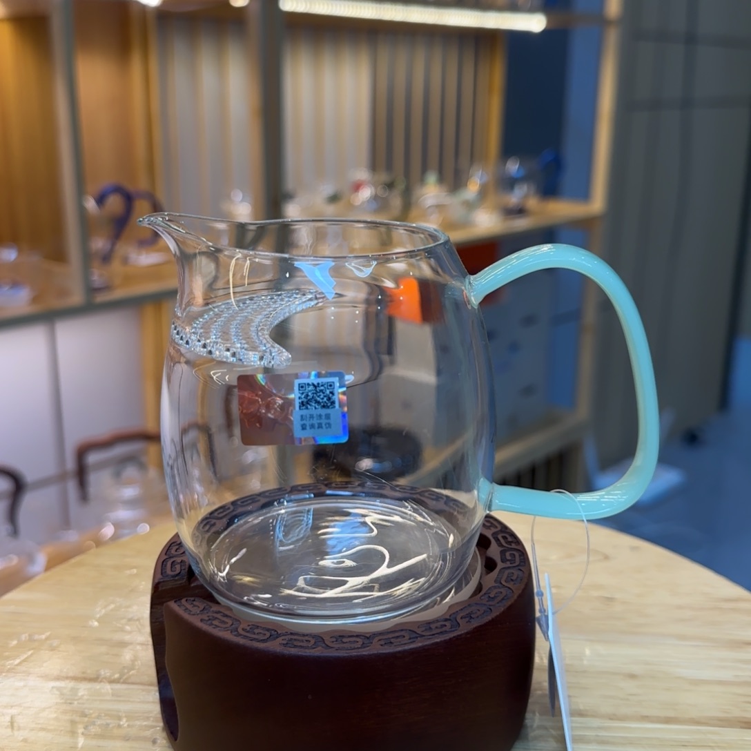 小***人禾器泰然月牙款公道杯浅玉色