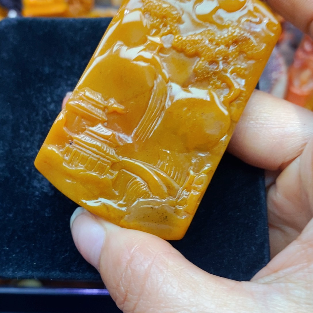 未镶嵌石英质玉（黄龙玉）项链