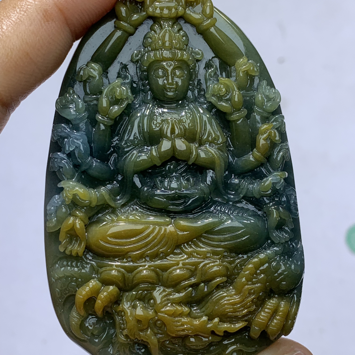 天然翡翠Ａ货双彩立体精雕玉龙千手观音守护吊坠