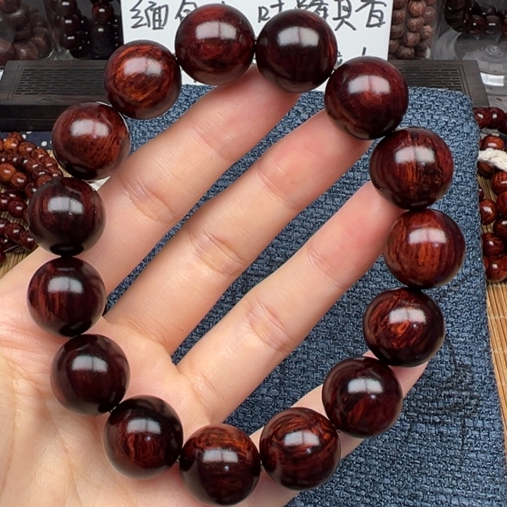 笑****藤类海南红降黑金火焰纹1.5圆珠(瑕)