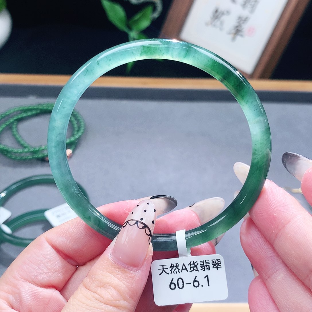 翡翠手镯（圆镯）未镶嵌