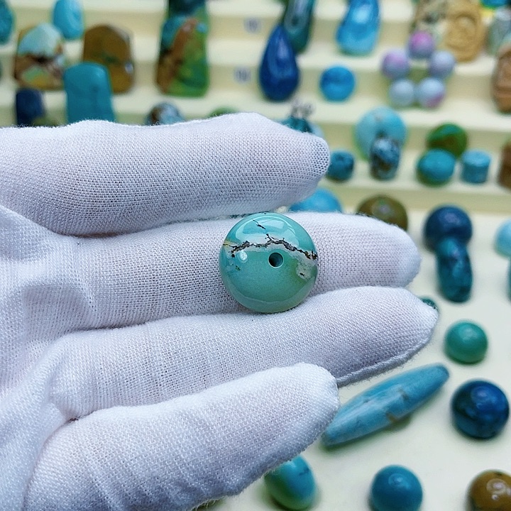 绿松石颈饰未镶嵌