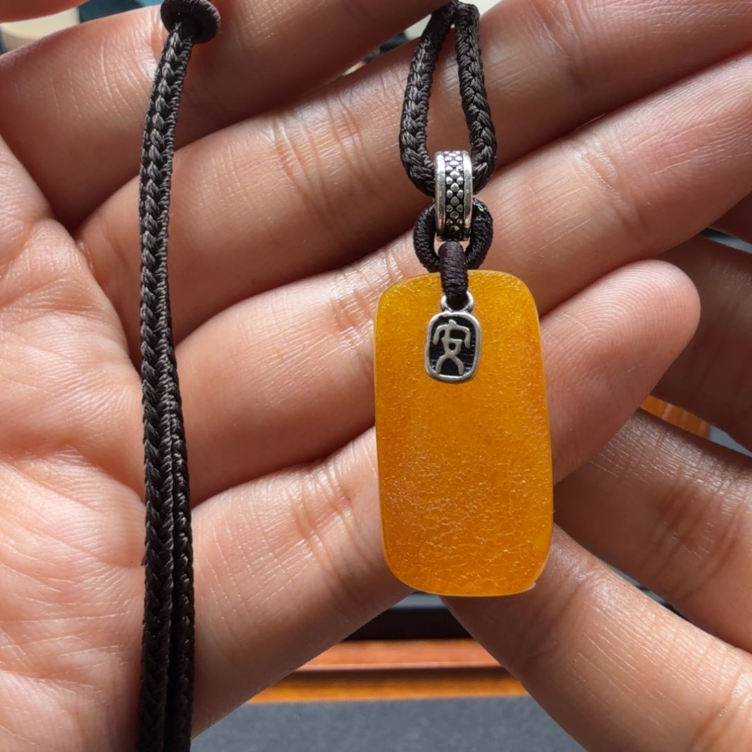 未镶嵌吊坠(赠链)琥珀