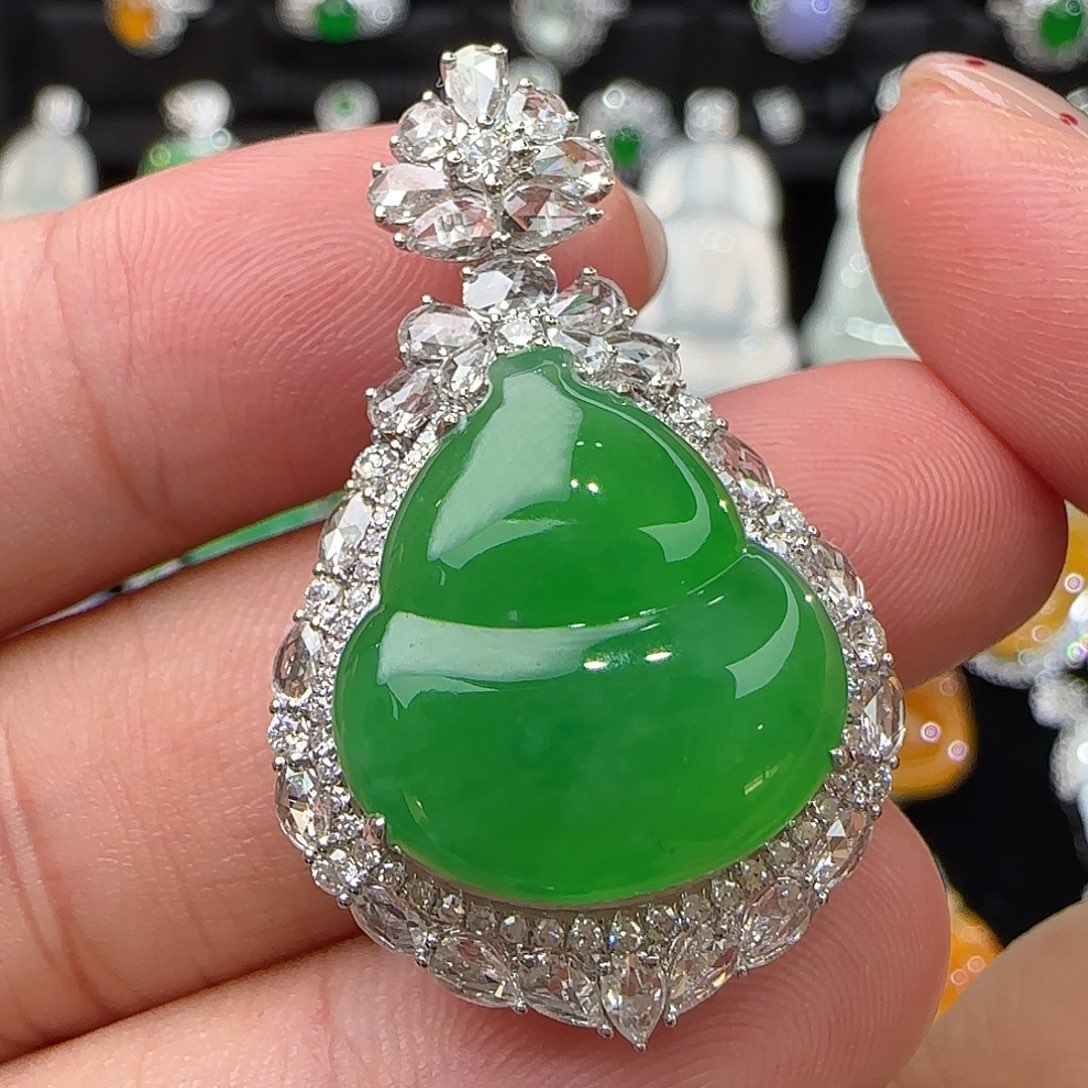 颈饰18K金镶嵌翡翠天然翡翠