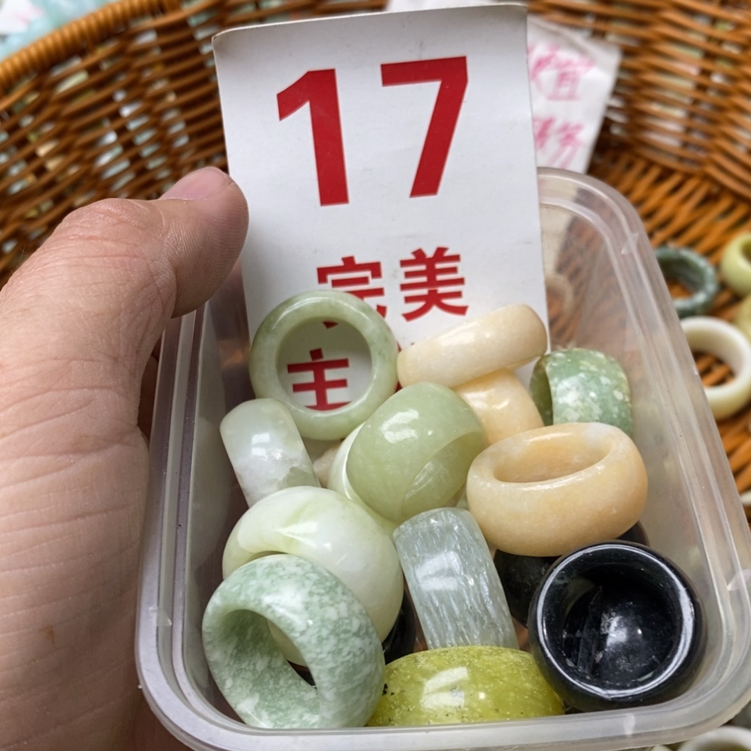 蛇纹石玉挂坠未镶嵌