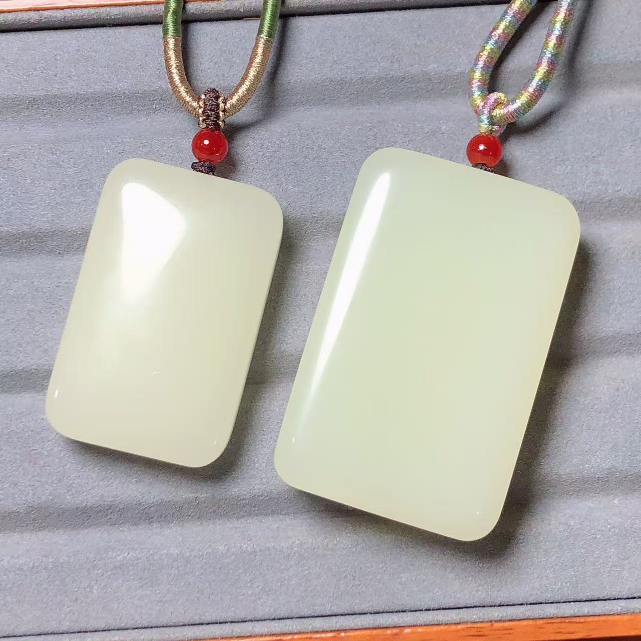 新疆料精品无事牌