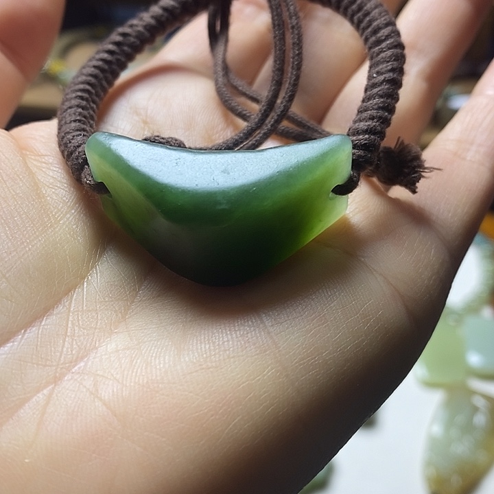 大***姐和田玉（碧玉）未镶嵌手链