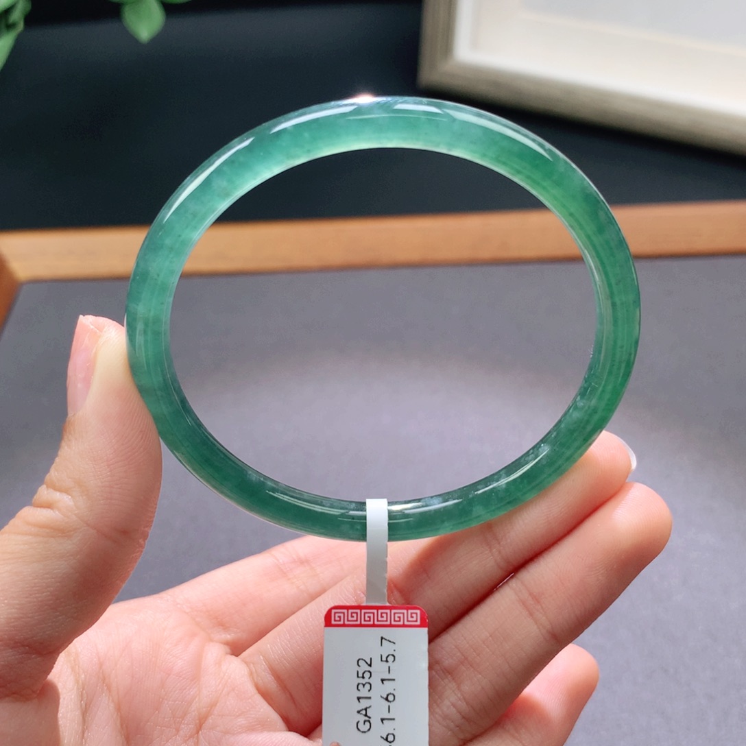 翡翠手镯未镶嵌天然翡翠手镯叮当镯