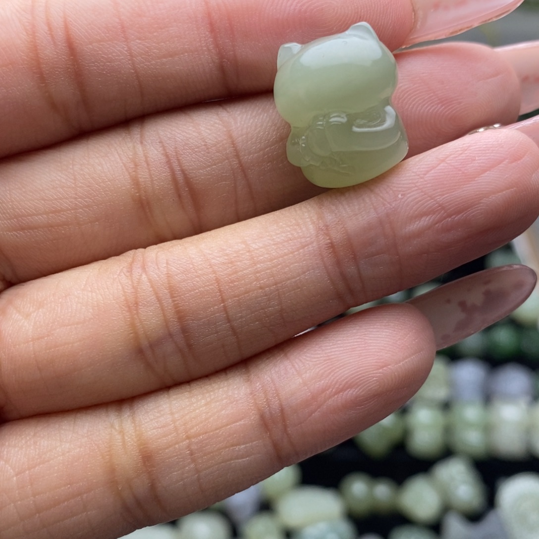 子***我和田玉未镶嵌颈饰特殊孔不退不换