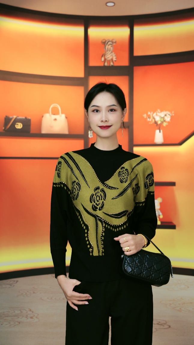 秋冬新款百搭显瘦减龄舒适透气女针织提花套头毛衣