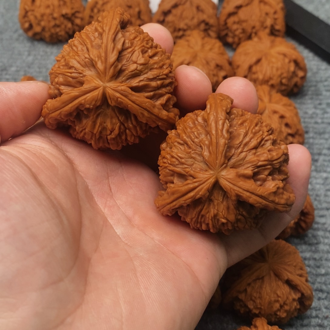 文玩核桃吊坠?****?精工修复三棱48白奔