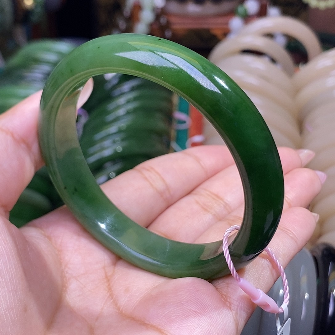 和田玉未镶嵌颈饰碧玉白加绿手镯56.7圈