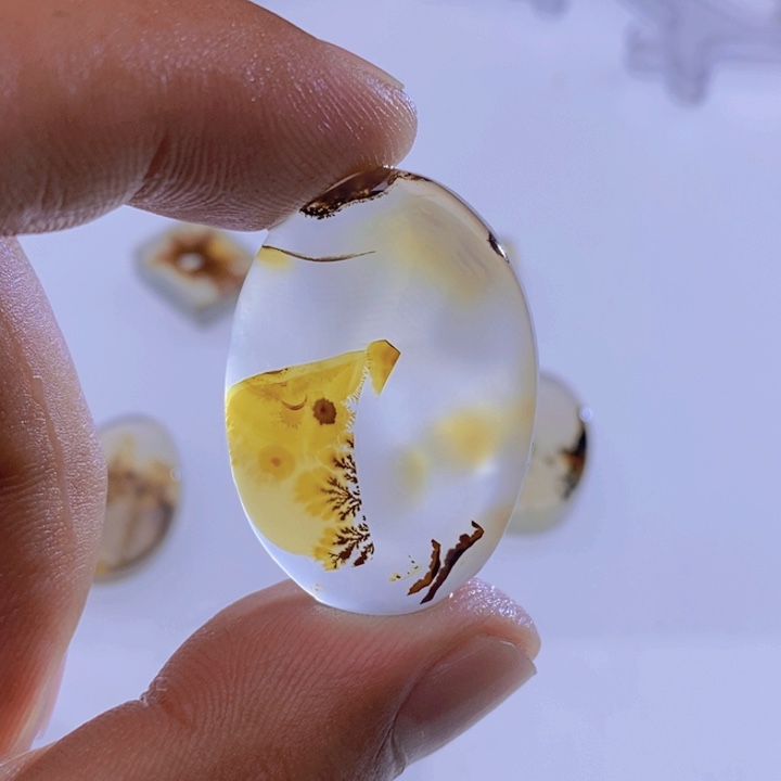 玛瑙/玉髓颈饰未镶嵌丫**?