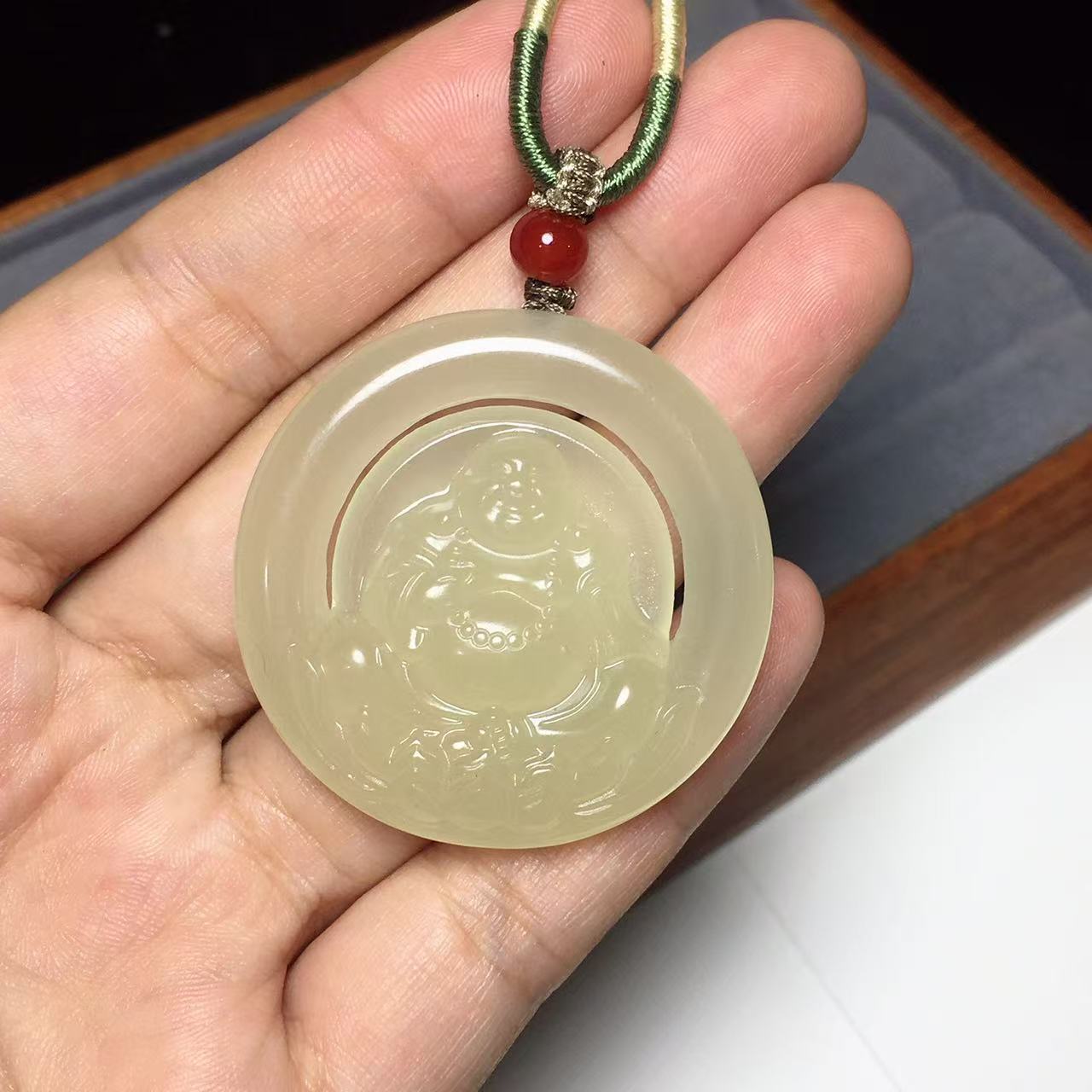 精品青海料镂空雕佛（多样性发其一）