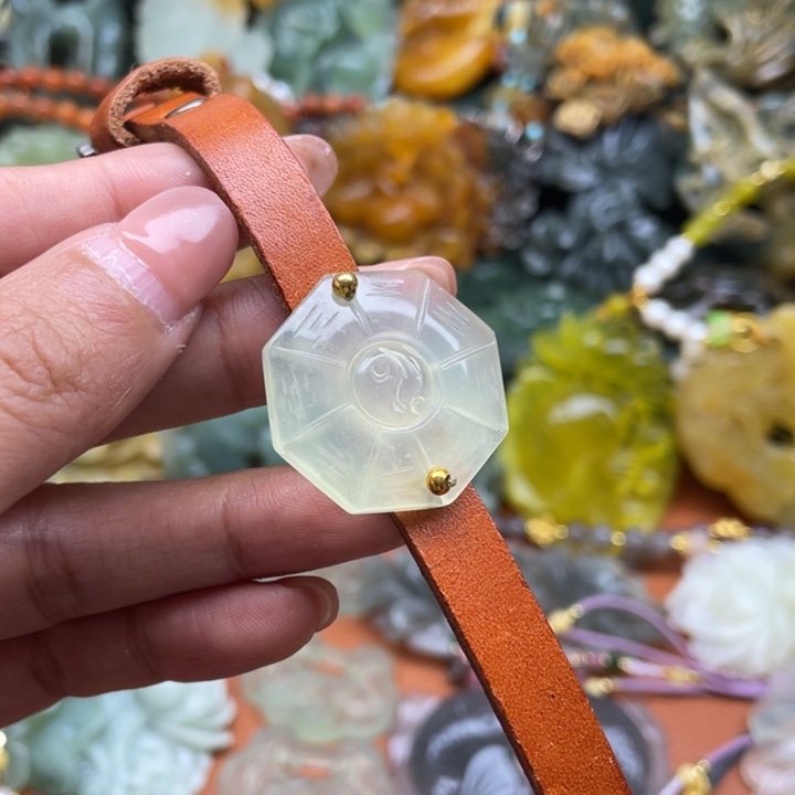 蛇纹石玉未镶嵌吊坠