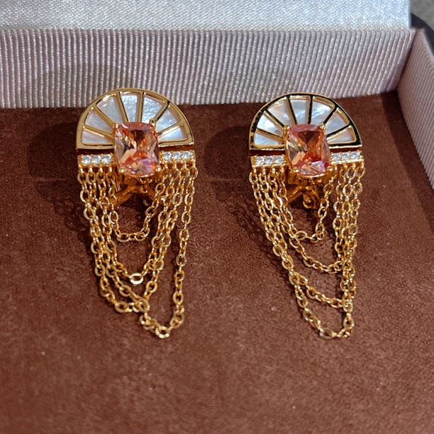 铜合金贝壳耳饰 新中式精工流苏贝母金色耳环气质时尚复古轻奢