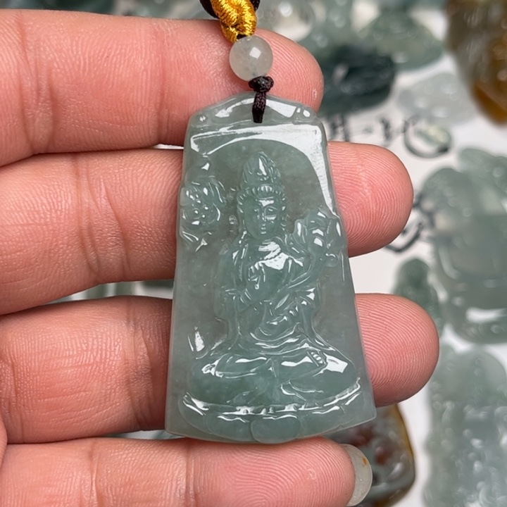 翡翠未镶嵌颈饰大势至