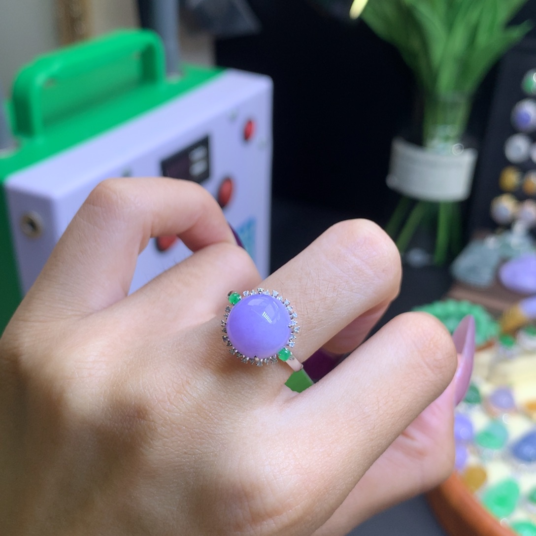 张***帆颈饰18K金镶嵌翡翠