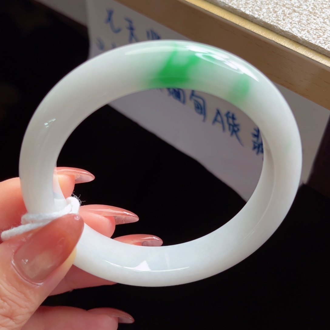 翡翠未镶嵌手镯手镯