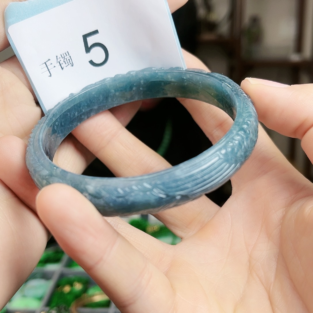 翡翠手镯未镶嵌手镯65