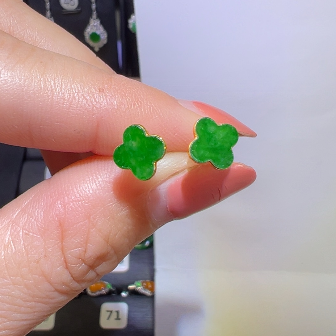 翡翠颈饰18K金镶嵌耳钉