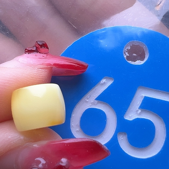 蜜蜡裸石未镶嵌9mm 精工直切