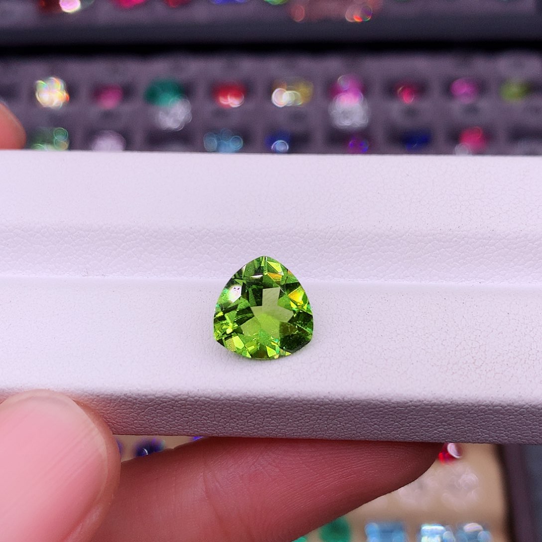 橄榄石笔搁未镶嵌