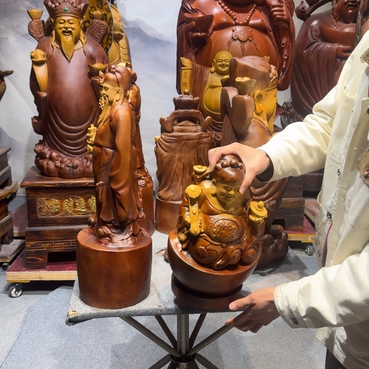 小***哥香樟木香樟木坐财神一个