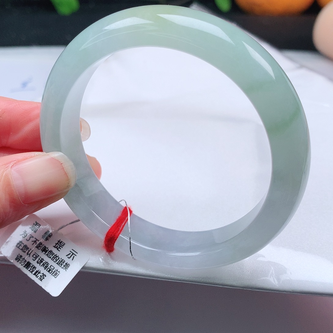 翡翠手镯未镶嵌55圈