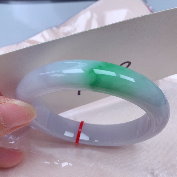 翡翠手镯未镶嵌翡翠