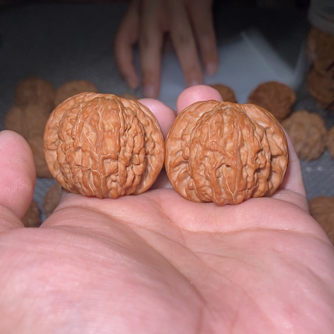 z***n吊坠桃核41磨盘。  