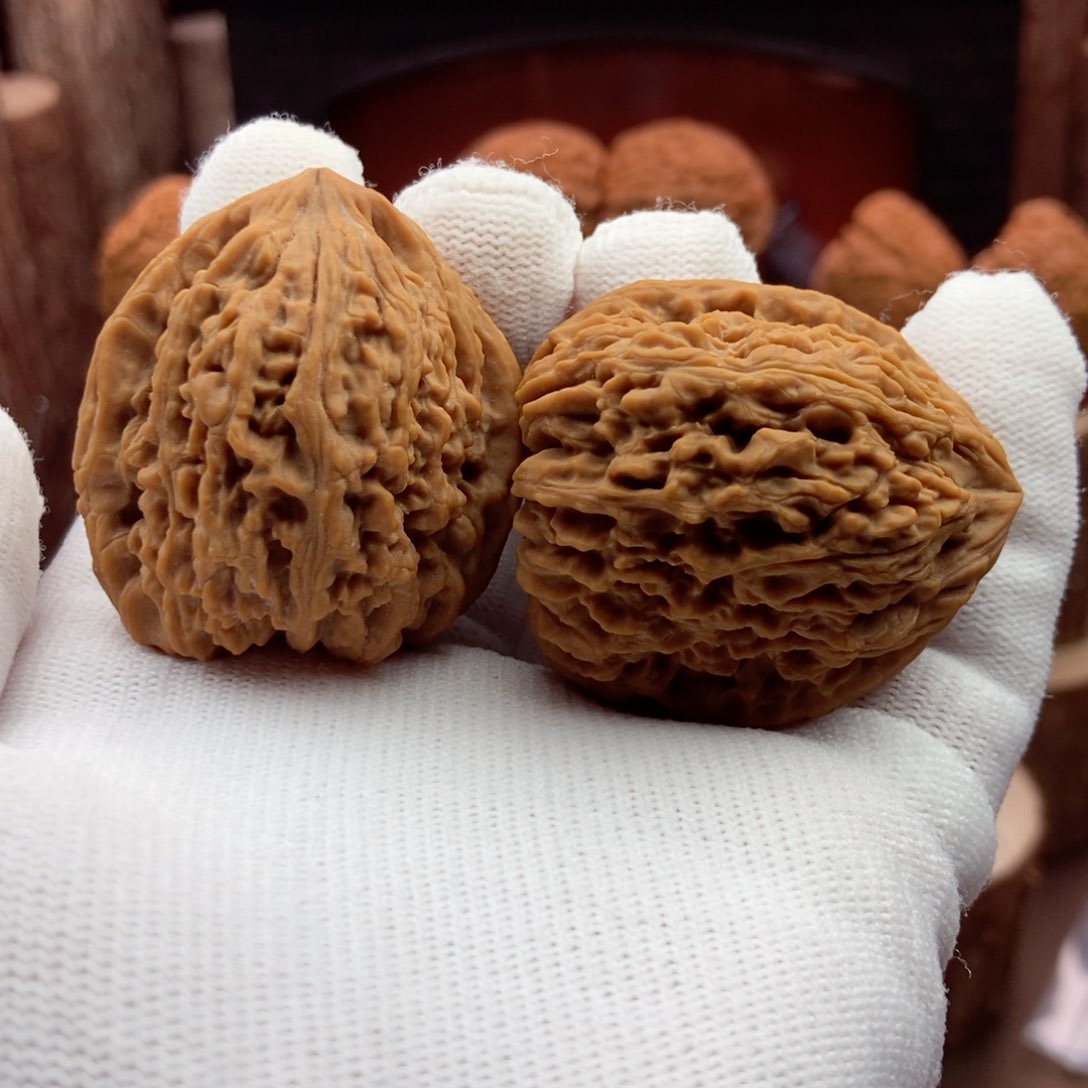 文玩核桃把件拉丝高炮大凹39.3.44.6克