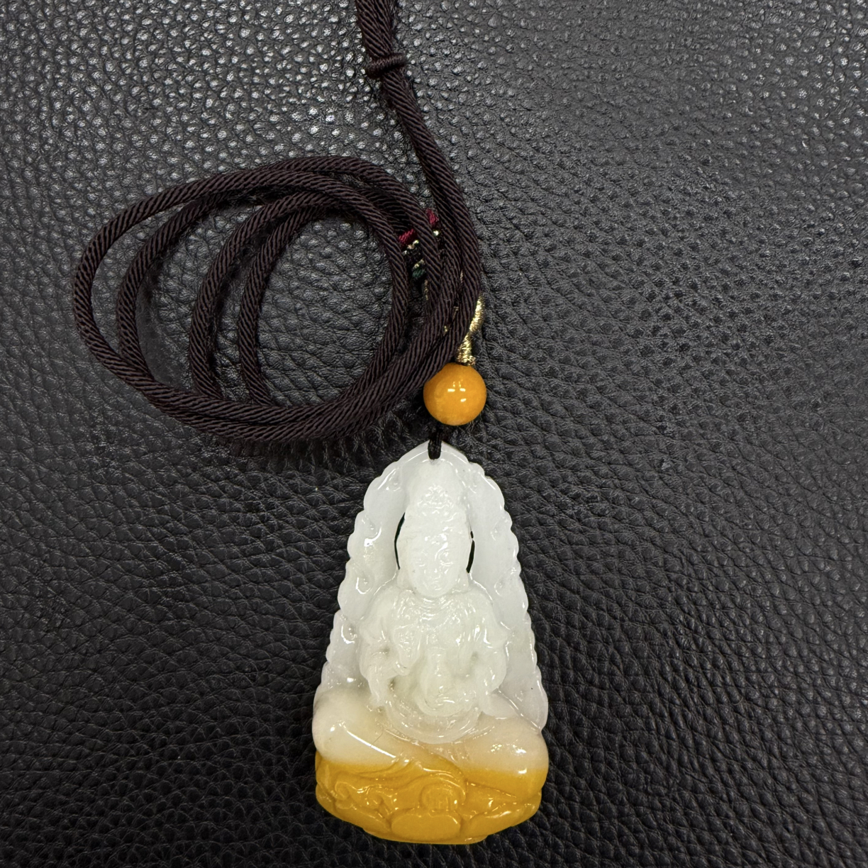  时尚白坐观吊坠（多样性拍一发一）