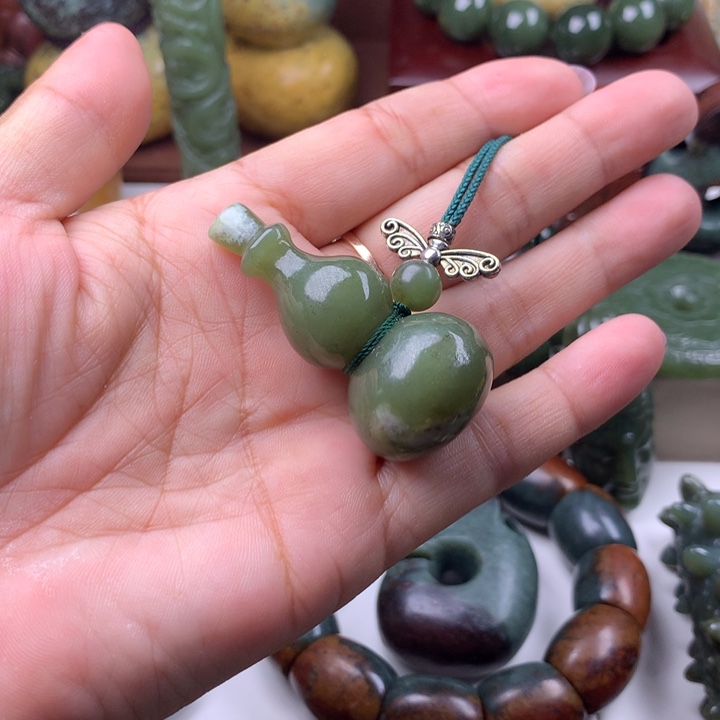 岫岩老玉（透闪石质玉）吊坠(不含链)未镶嵌