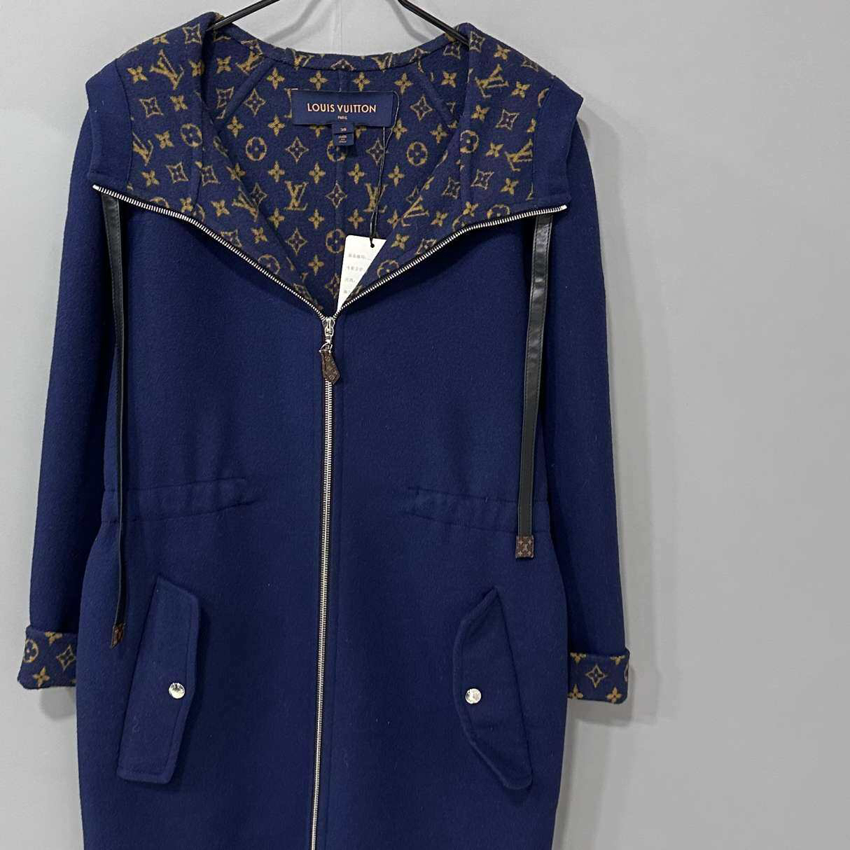 99新 LouisVuitton/路易威登 满印连帽拉链大衣外套/38码/16630