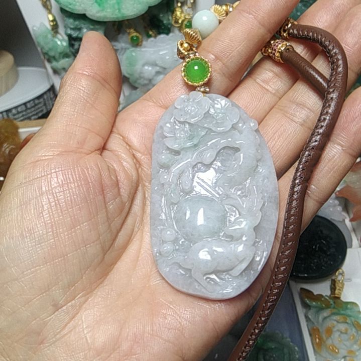 翡翠吊坠(赠链)未镶嵌
