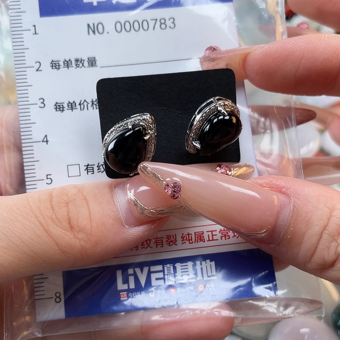 翡翠未镶嵌颈饰hhh