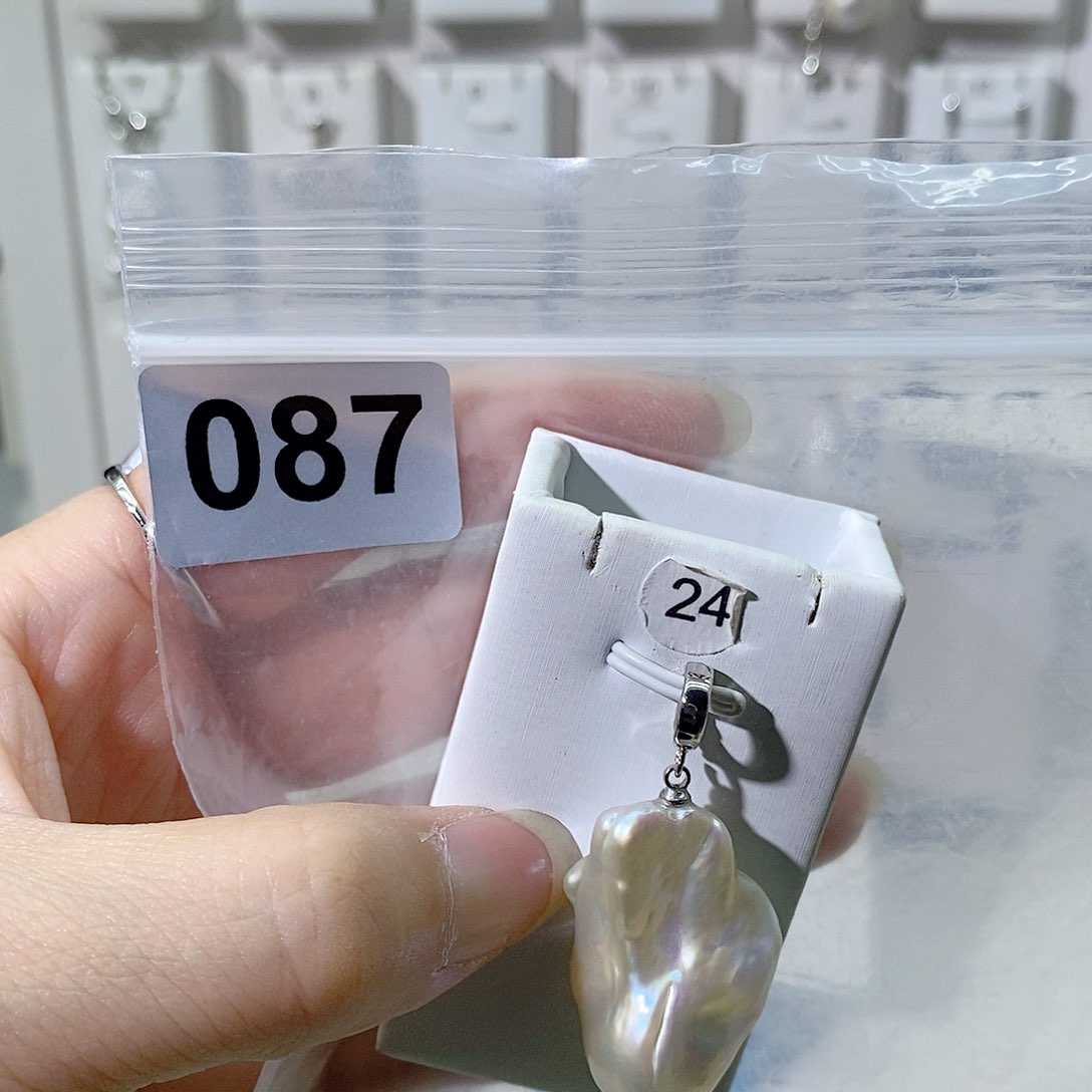 淡水珍珠合金颈饰