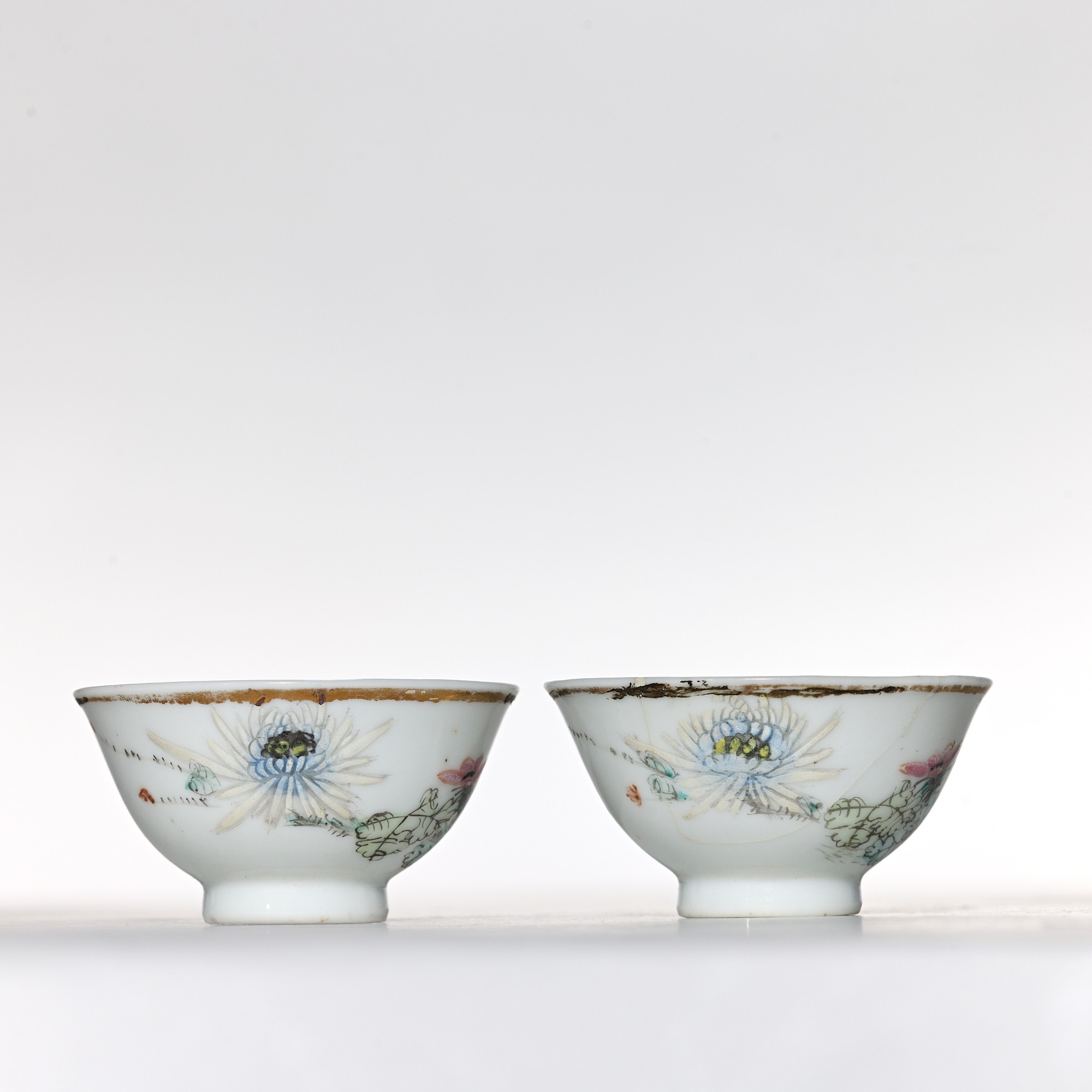 4240民国·浅绛彩花鸟纹小杯一对【古董拍卖】